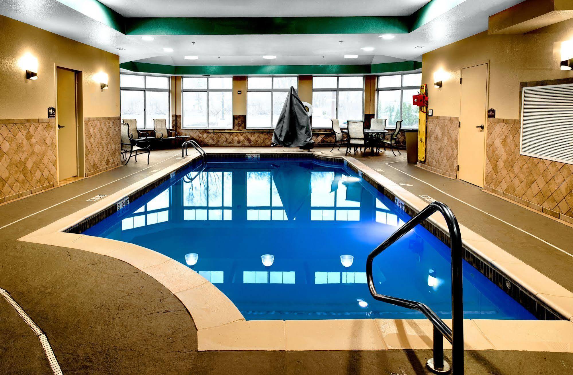 Holiday Inn Express & Suites Schererville By Ihg Bagian luar foto